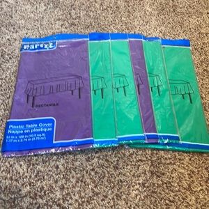 🎁 3/$15 - Six Plastic Tablecloths, New